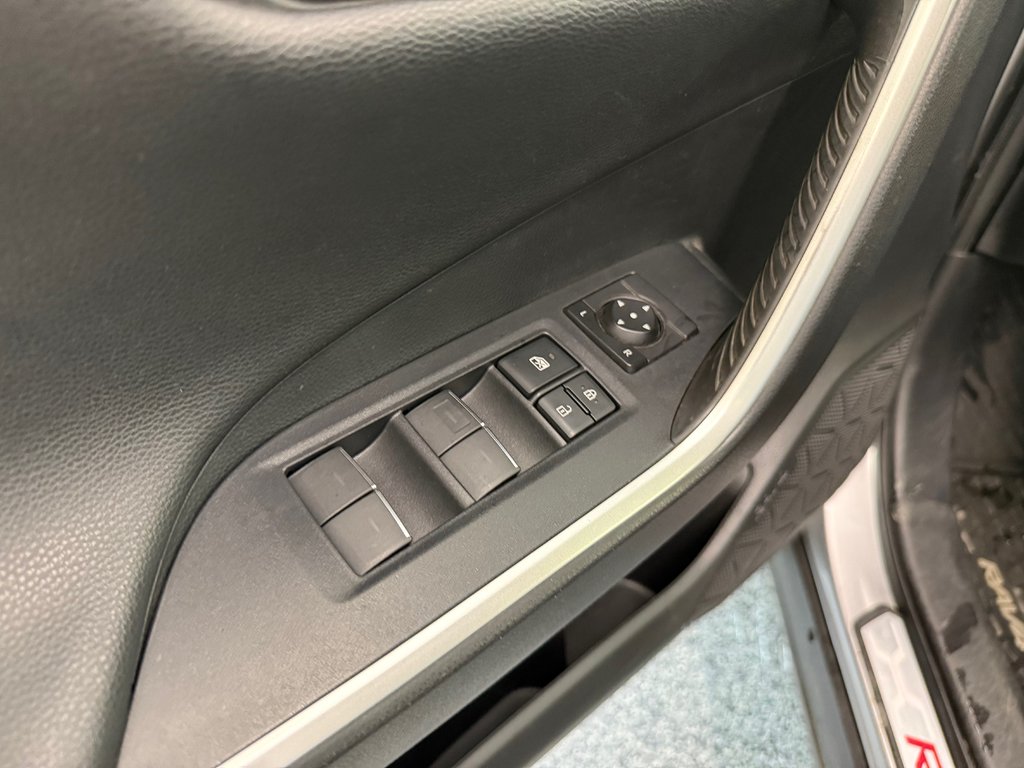 Toyota RAV4 Prime XSE AWD, BRANCHABLE, 2023 à Magog, Québec - 13 - w1024h768px