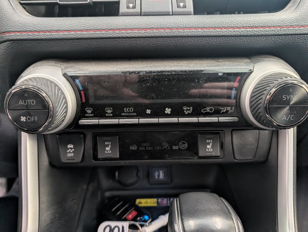 2024 Toyota RAV4 Prime XSE, GARANTIE JUSQU EN 2028, in Magog, Quebec - 16 - w1024h768px