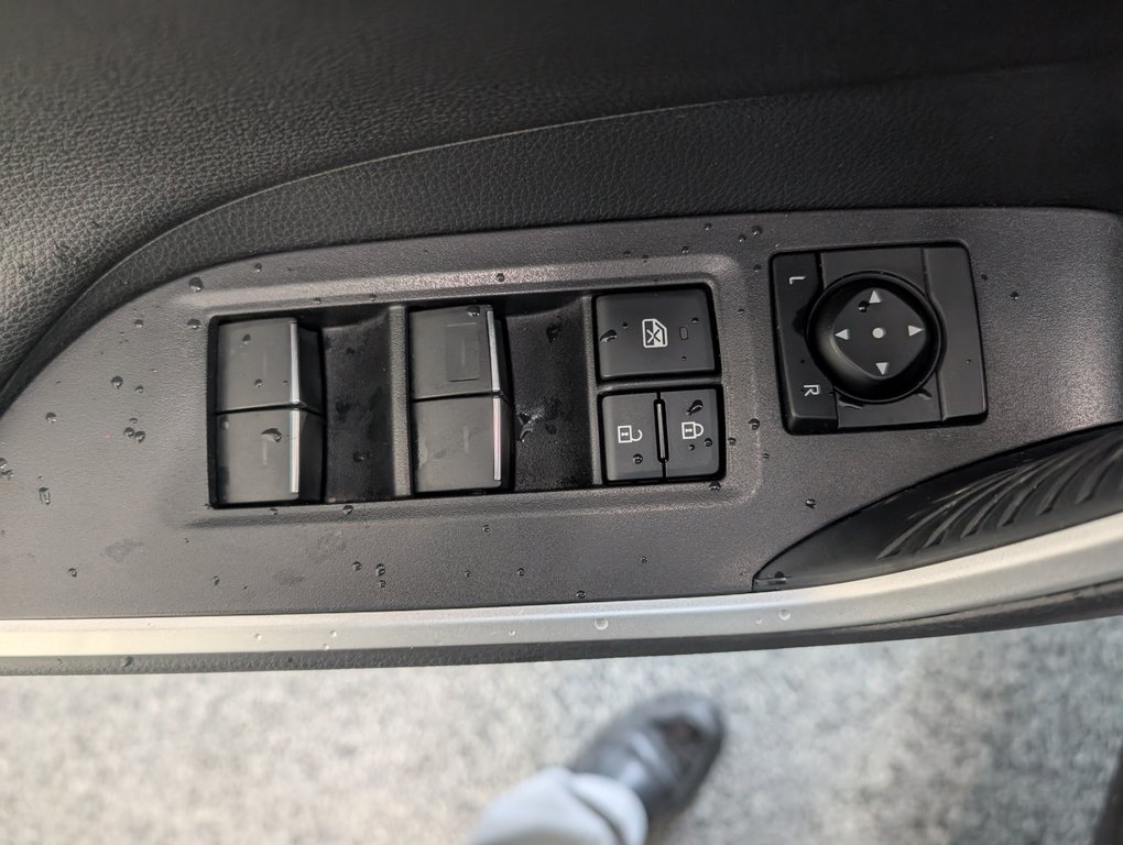 2024 Toyota RAV4 Prime XSE AWD, GARANTIE JUSQU EN 2028, in Magog, Quebec - 14 - w1024h768px