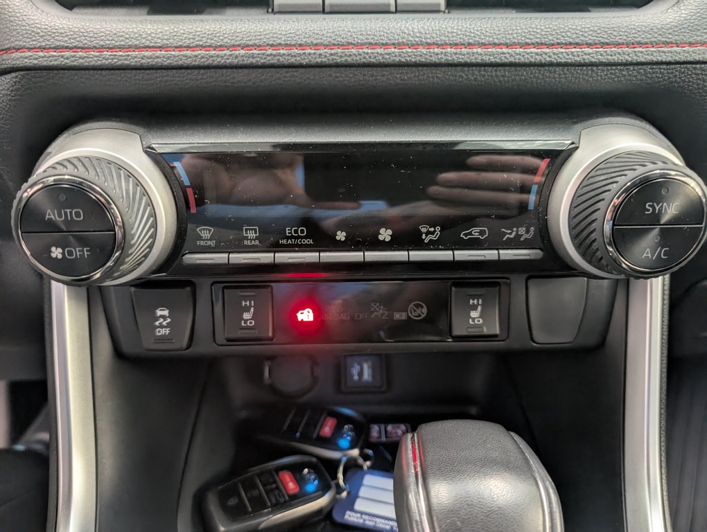 2024 Toyota RAV4 Prime XSE AWD, GARANTIE JUSQU EN 2028, in Magog, Quebec - 17 - w1024h768px