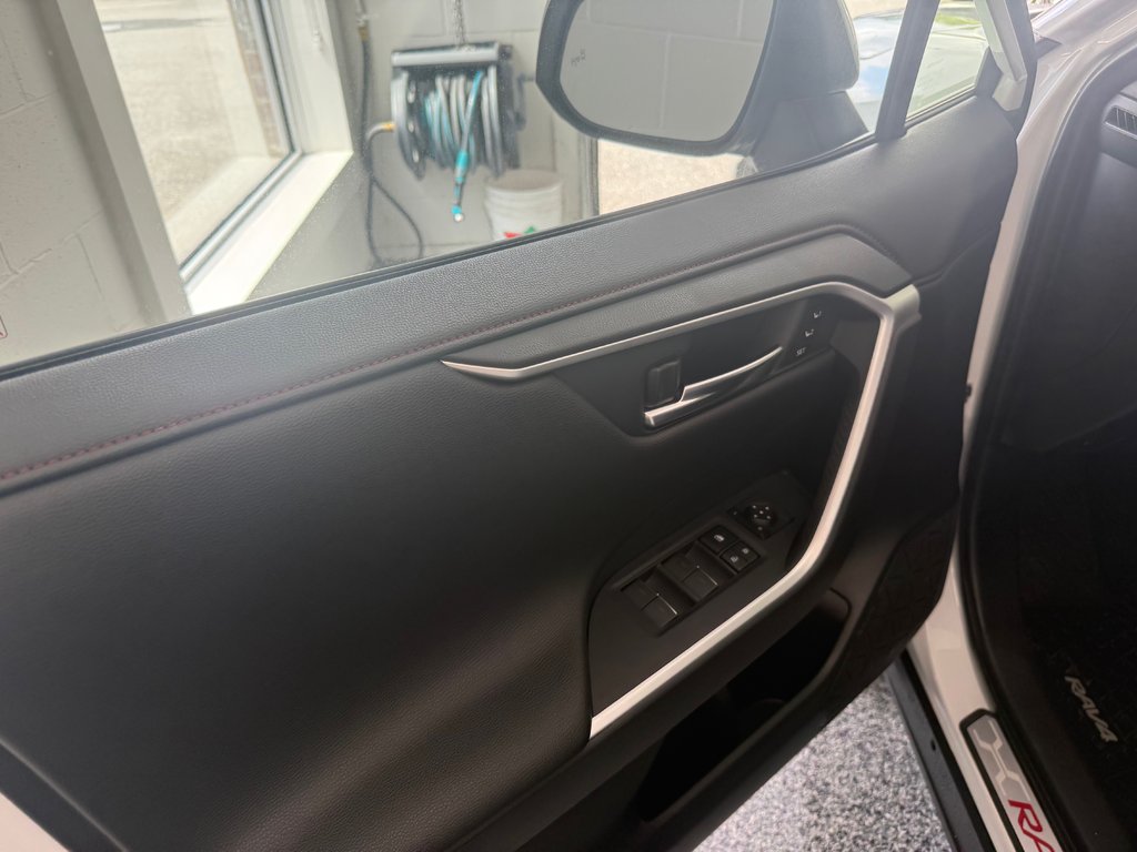 Toyota RAV4 Prime XSE TECH AWD 2024 à Magog, Québec - 13 - w1024h768px