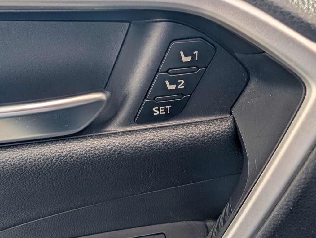 2024 Toyota RAV4 Prime XSE AWD, in Magog, Quebec - 16 - w1024h768px