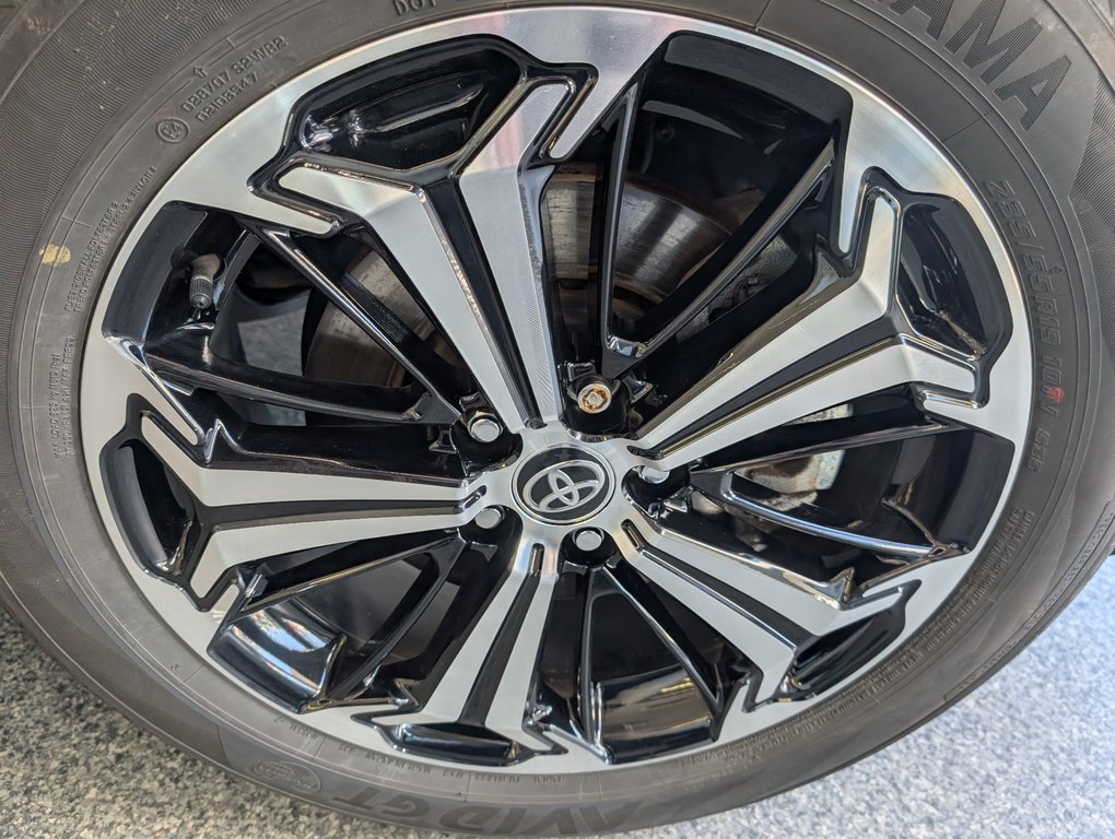 2024 Toyota RAV4 Prime XSE AWD, in Magog, Quebec - 26 - w1024h768px