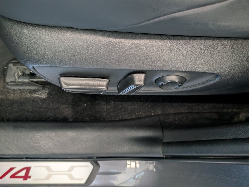 2024 Toyota RAV4 Prime XSE AWD, in Magog, Quebec - 14 - w1024h768px