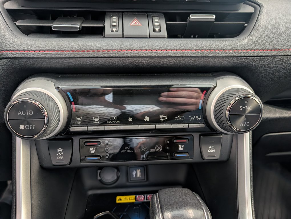 2024 Toyota RAV4 Prime XSE AWD, in Magog, Quebec - 19 - w1024h768px