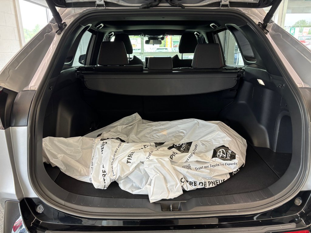 2024 Toyota RAV4 Prime SE AWD in Magog, Quebec - 9 - w1024h768px
