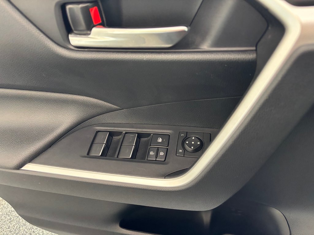 2024 Toyota RAV4 Prime SE AWD in Magog, Quebec - 14 - w1024h768px