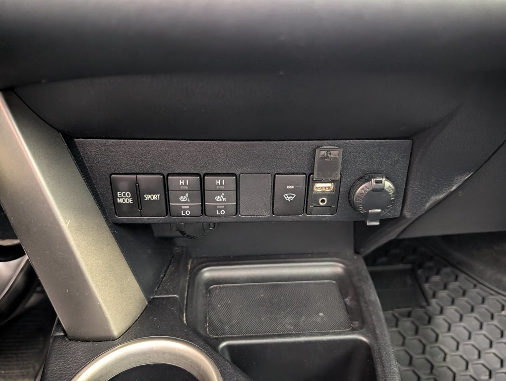 2013 Toyota RAV4 XLE in Magog, Quebec - 14 - w1024h768px