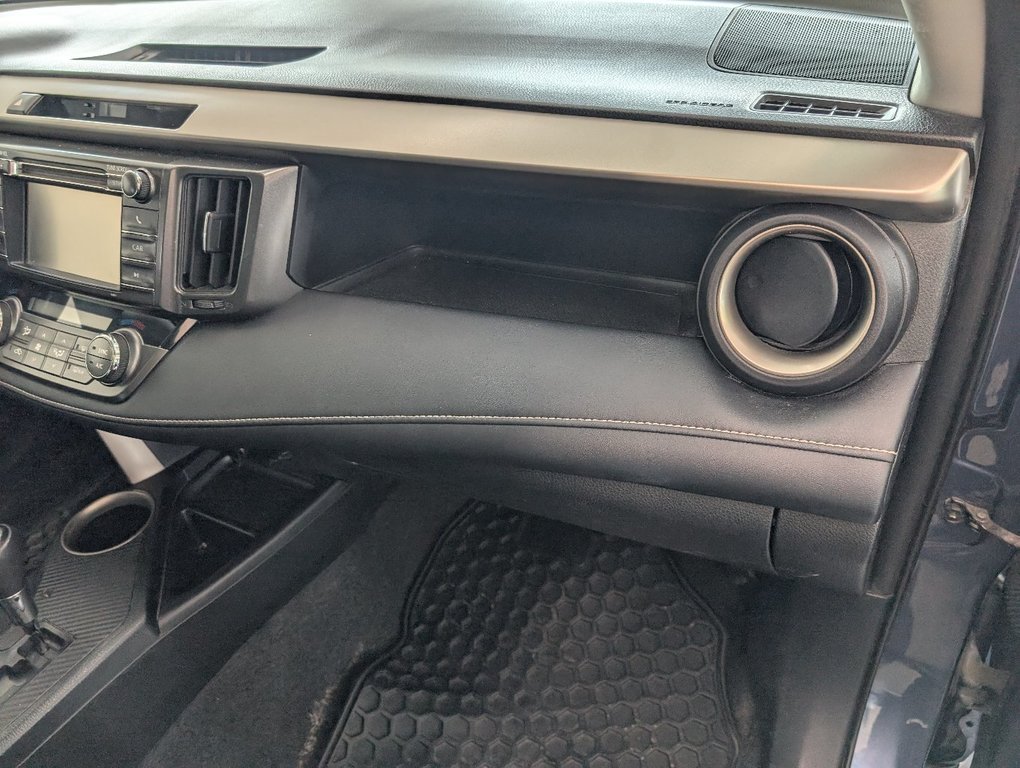 2013 Toyota RAV4 XLE in Magog, Quebec - 8 - w1024h768px