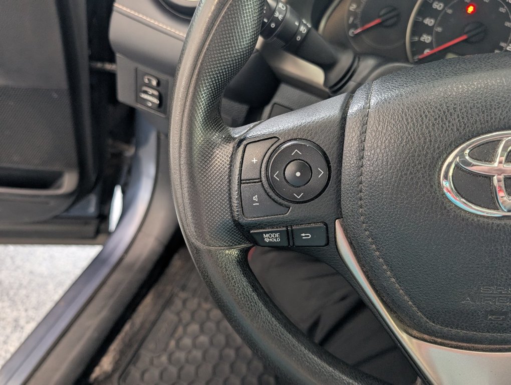 2013 Toyota RAV4 XLE in Magog, Quebec - 16 - w1024h768px