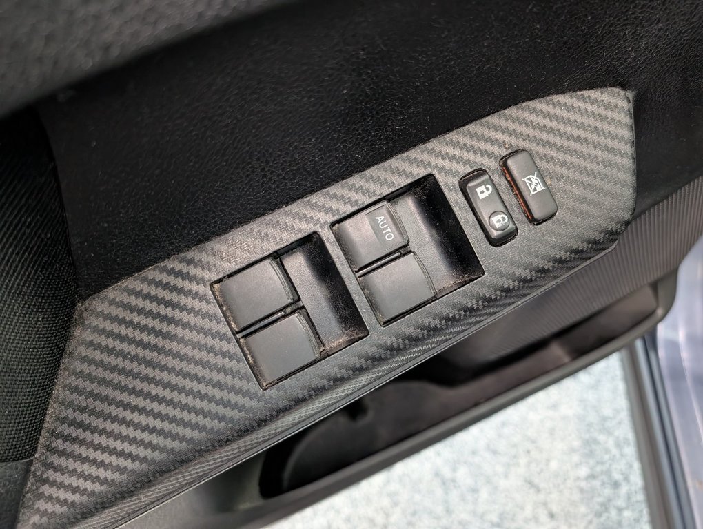 2013 Toyota RAV4 XLE in Magog, Quebec - 11 - w1024h768px