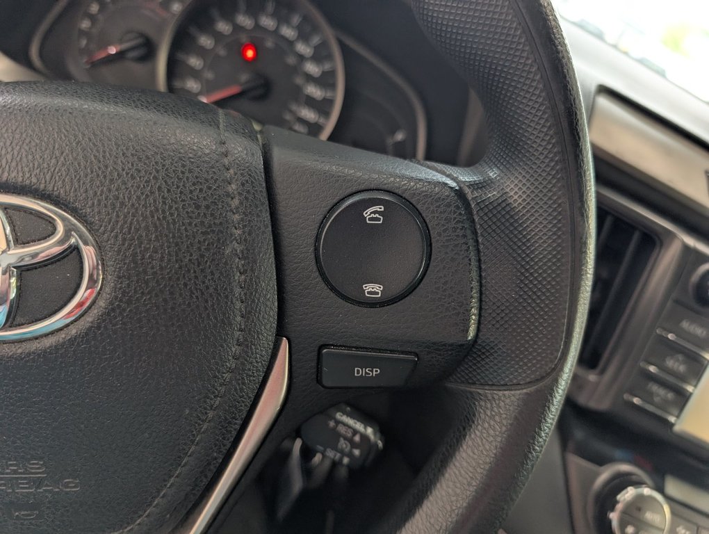 2013 Toyota RAV4 XLE in Magog, Quebec - 17 - w1024h768px