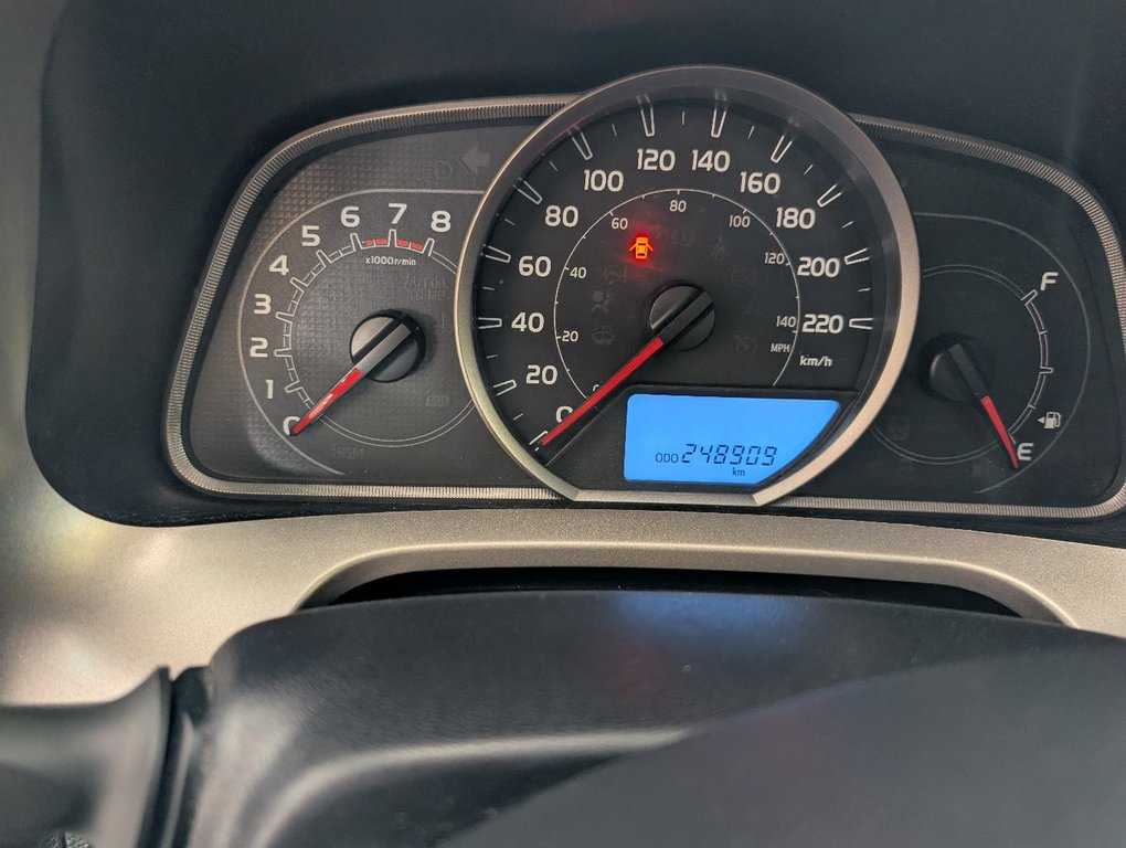 2013 Toyota RAV4 XLE in Magog, Quebec - 20 - w1024h768px