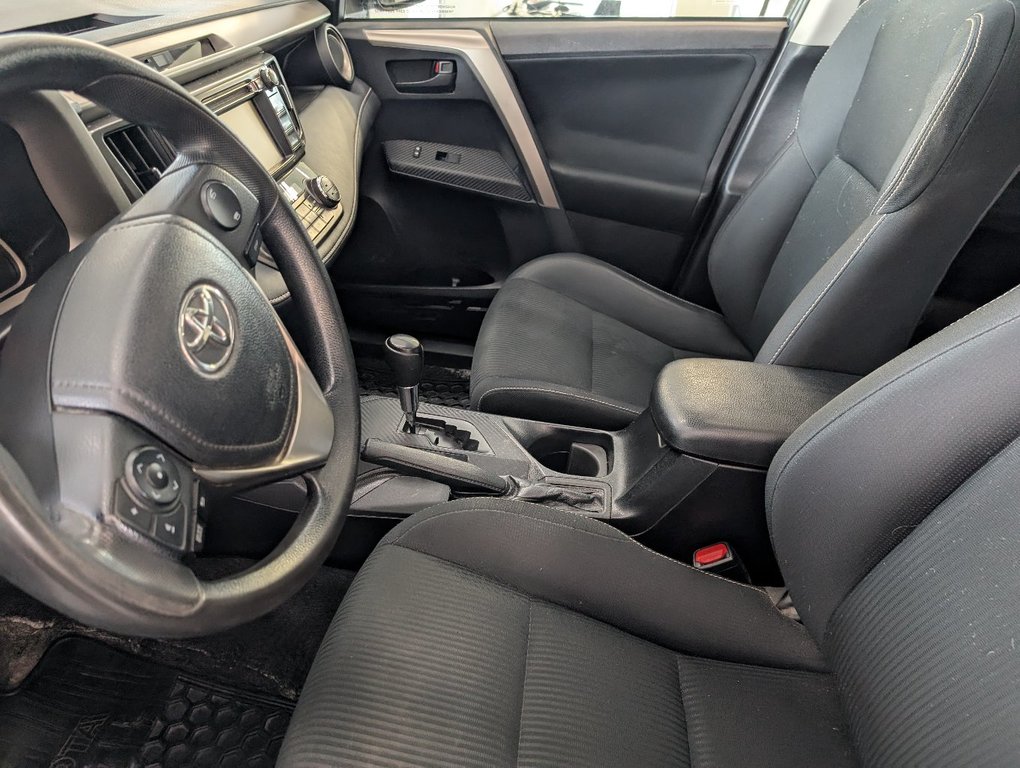 2013 Toyota RAV4 XLE in Magog, Quebec - 9 - w1024h768px