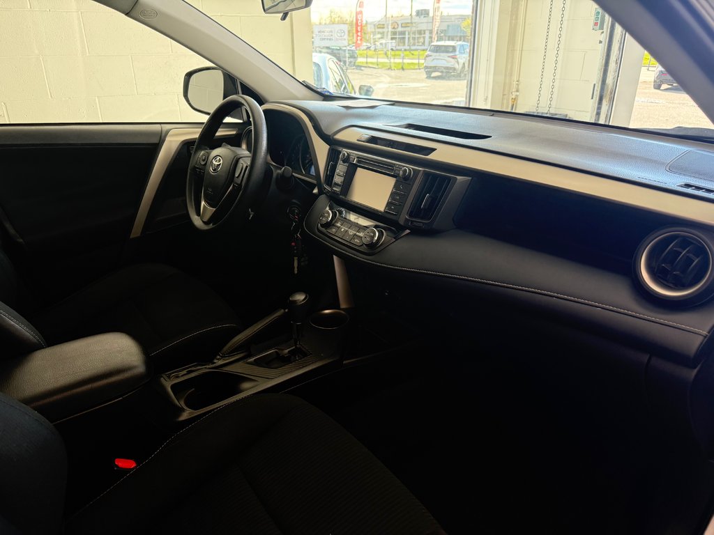 Toyota RAV4 XLE AWD 2013 à Magog, Québec - 11 - w1024h768px