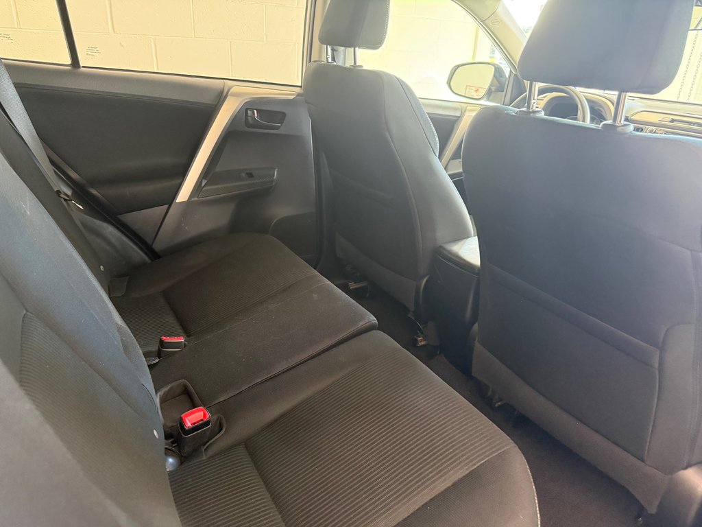 Toyota RAV4 XLE AWD 2013 à Magog, Québec - 9 - w1024h768px