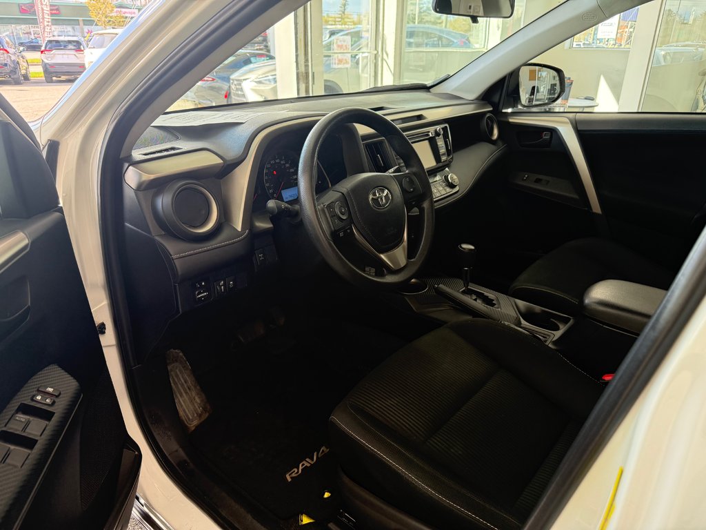 Toyota RAV4 XLE AWD 2013 à Magog, Québec - 10 - w1024h768px