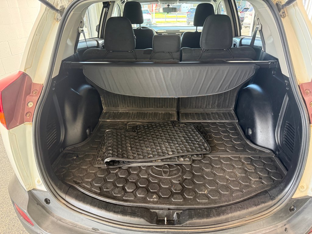 Toyota RAV4 XLE AWD 2013 à Magog, Québec - 8 - w1024h768px