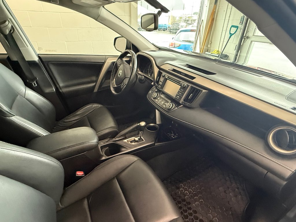 2014 Toyota RAV4 Limited AWD, in Magog, Quebec - 7 - w1024h768px