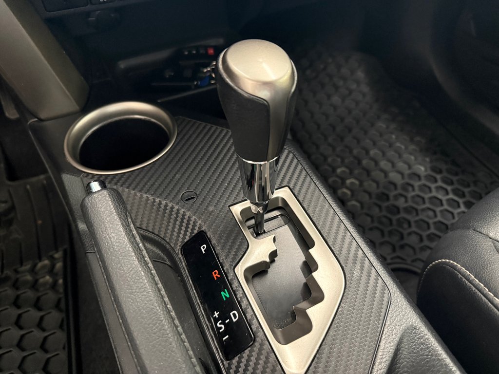 2014 Toyota RAV4 Limited AWD, in Magog, Quebec - 12 - w1024h768px