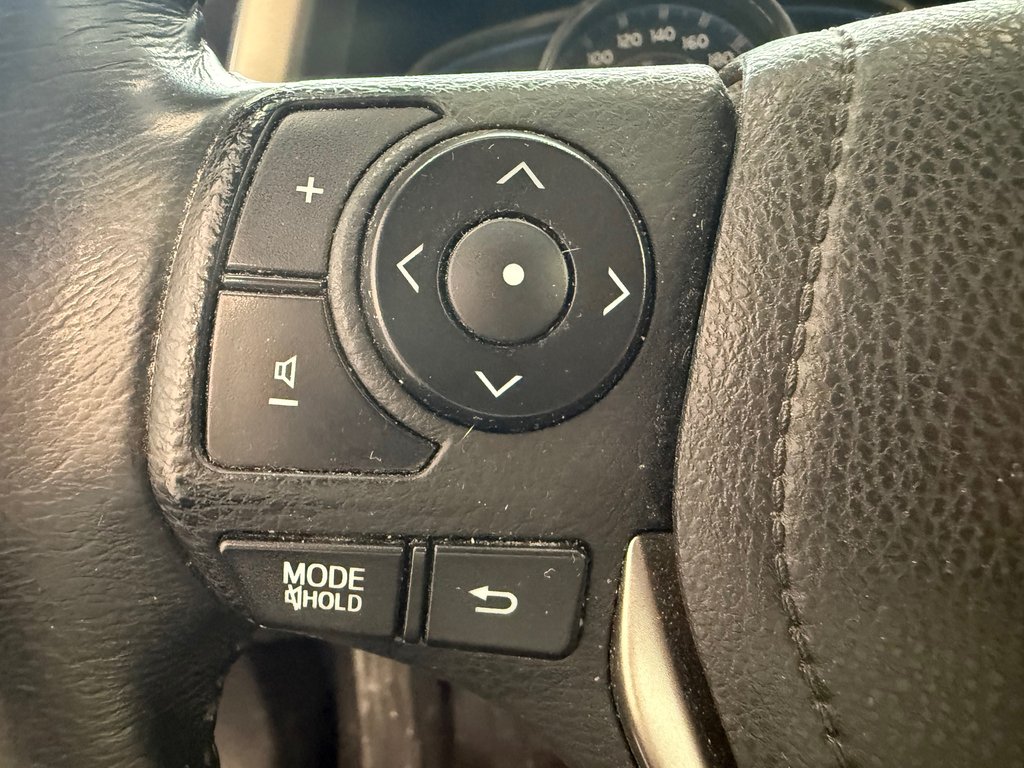2014 Toyota RAV4 Limited AWD, in Magog, Quebec - 14 - w1024h768px