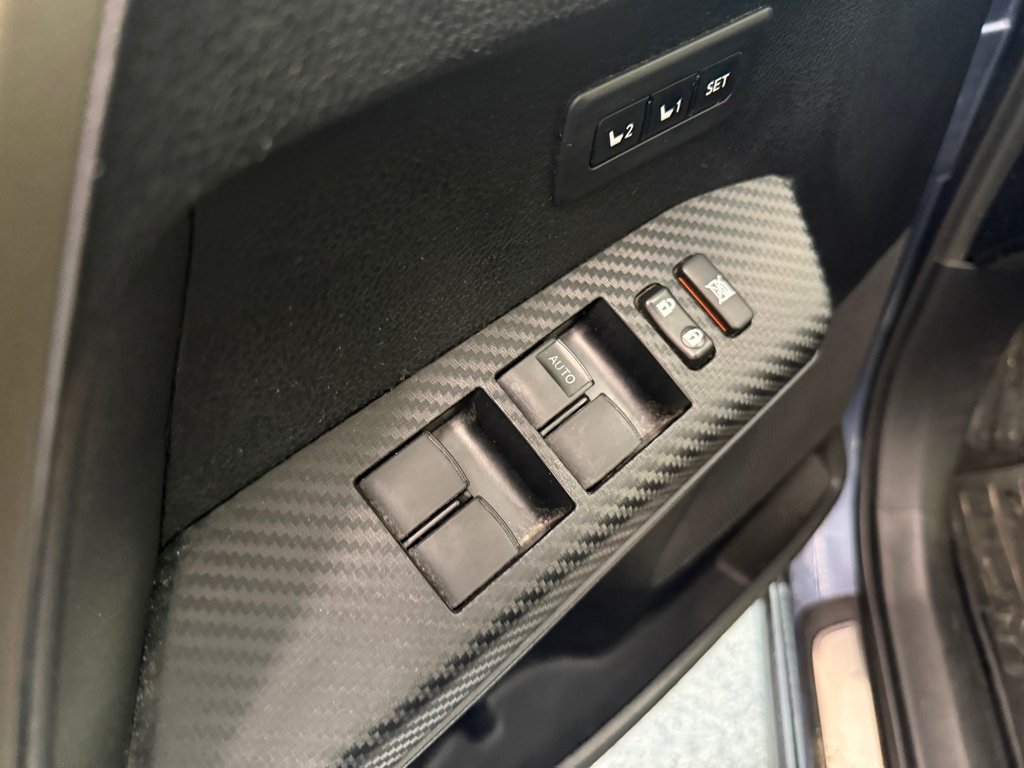 2014 Toyota RAV4 Limited AWD, in Magog, Quebec - 10 - w1024h768px