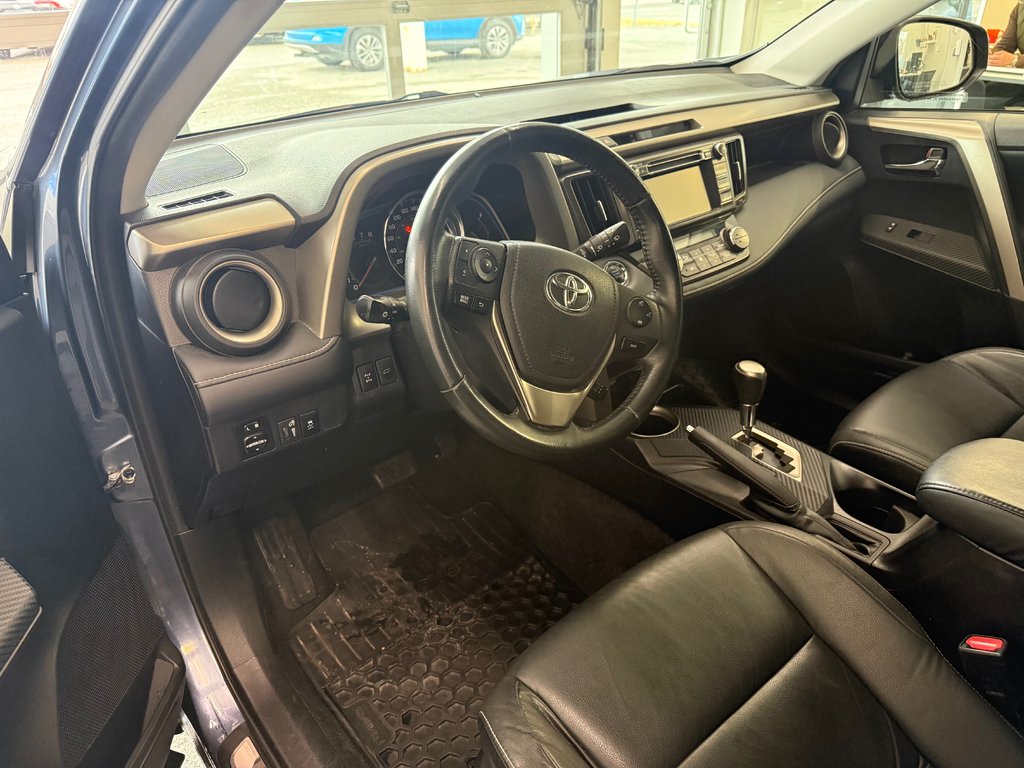 2014 Toyota RAV4 Limited AWD, in Magog, Quebec - 9 - w1024h768px