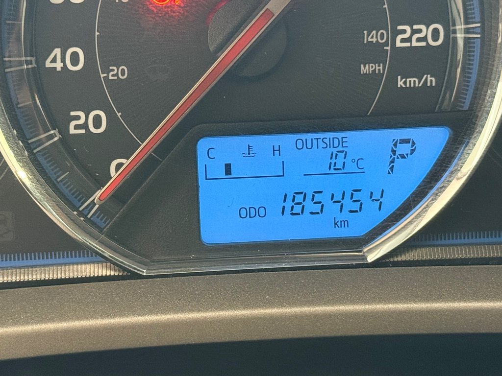 2014 Toyota RAV4 Limited AWD, in Magog, Quebec - 17 - w1024h768px