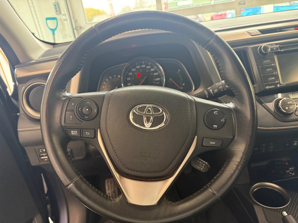 2014 Toyota RAV4 Limited AWD, in Magog, Quebec - 11 - w1024h768px