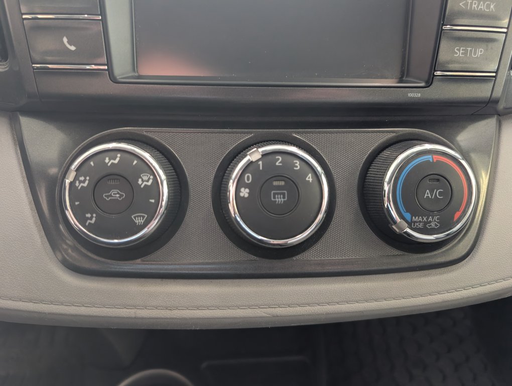 2014 Toyota RAV4 LE in Magog, Quebec - 17 - w1024h768px