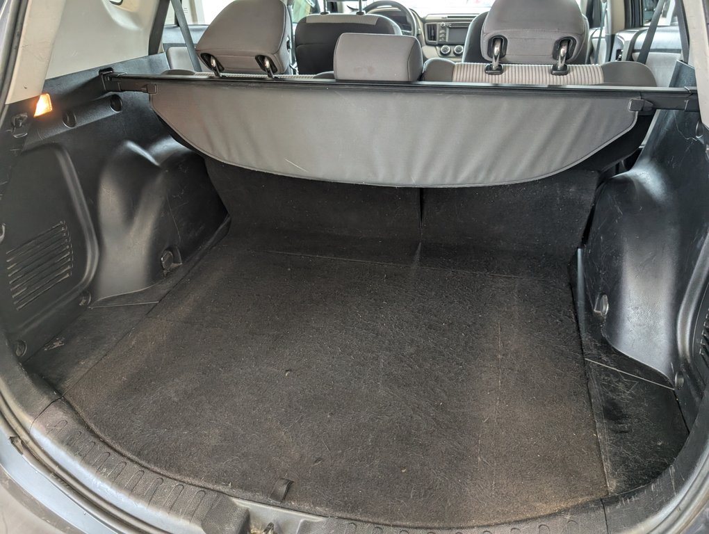 2014 Toyota RAV4 LE in Magog, Quebec - 6 - w1024h768px