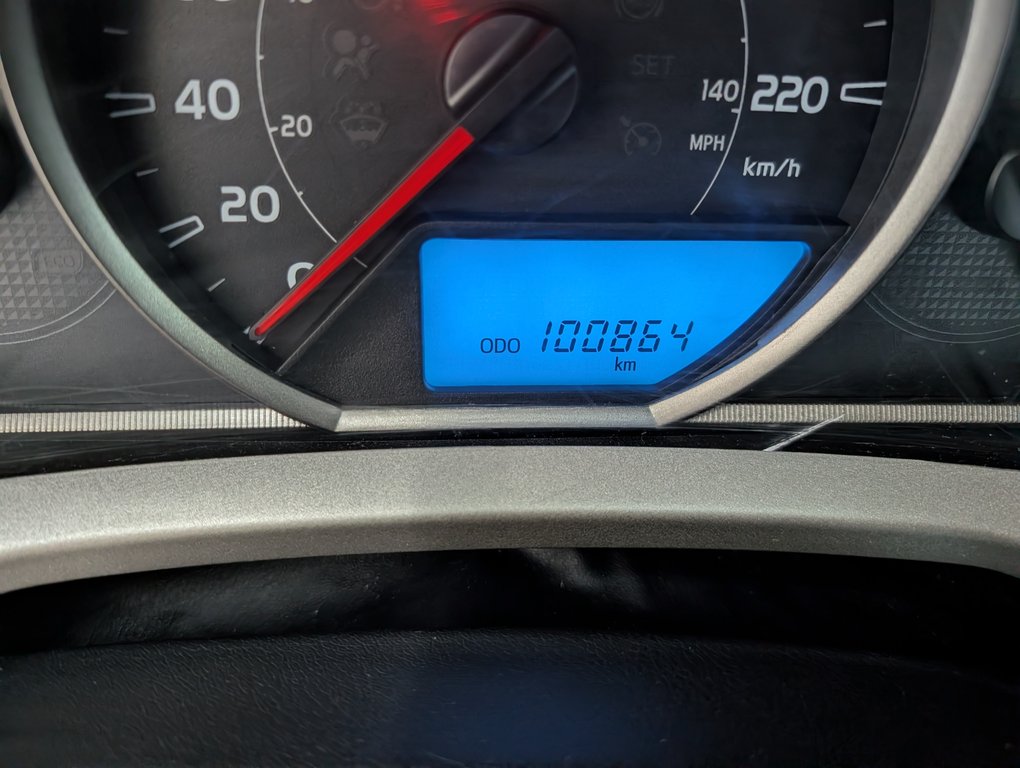 2014 Toyota RAV4 LE in Magog, Quebec - 22 - w1024h768px