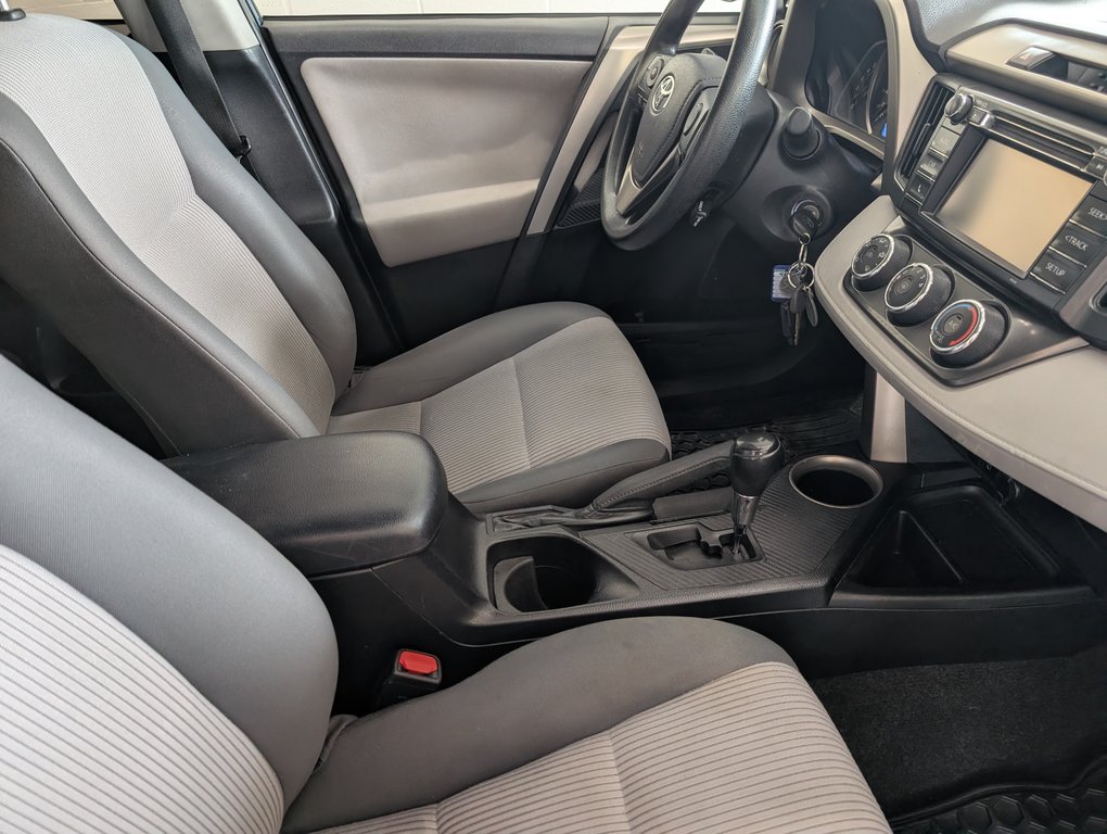 2014 Toyota RAV4 LE in Magog, Quebec - 8 - w1024h768px