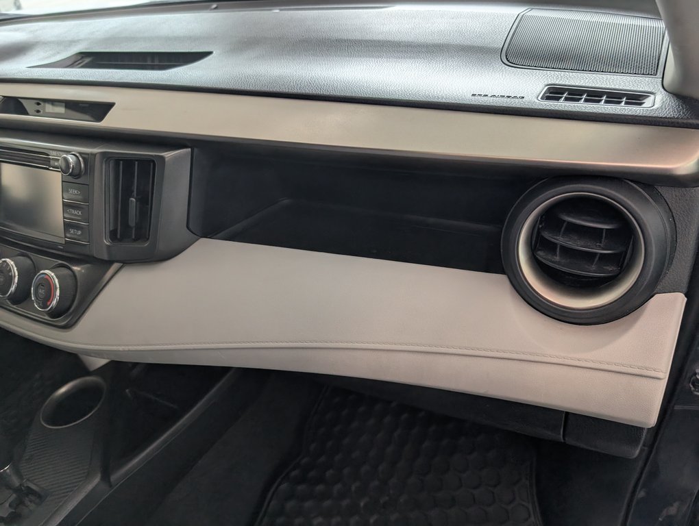 2014 Toyota RAV4 LE in Magog, Quebec - 9 - w1024h768px