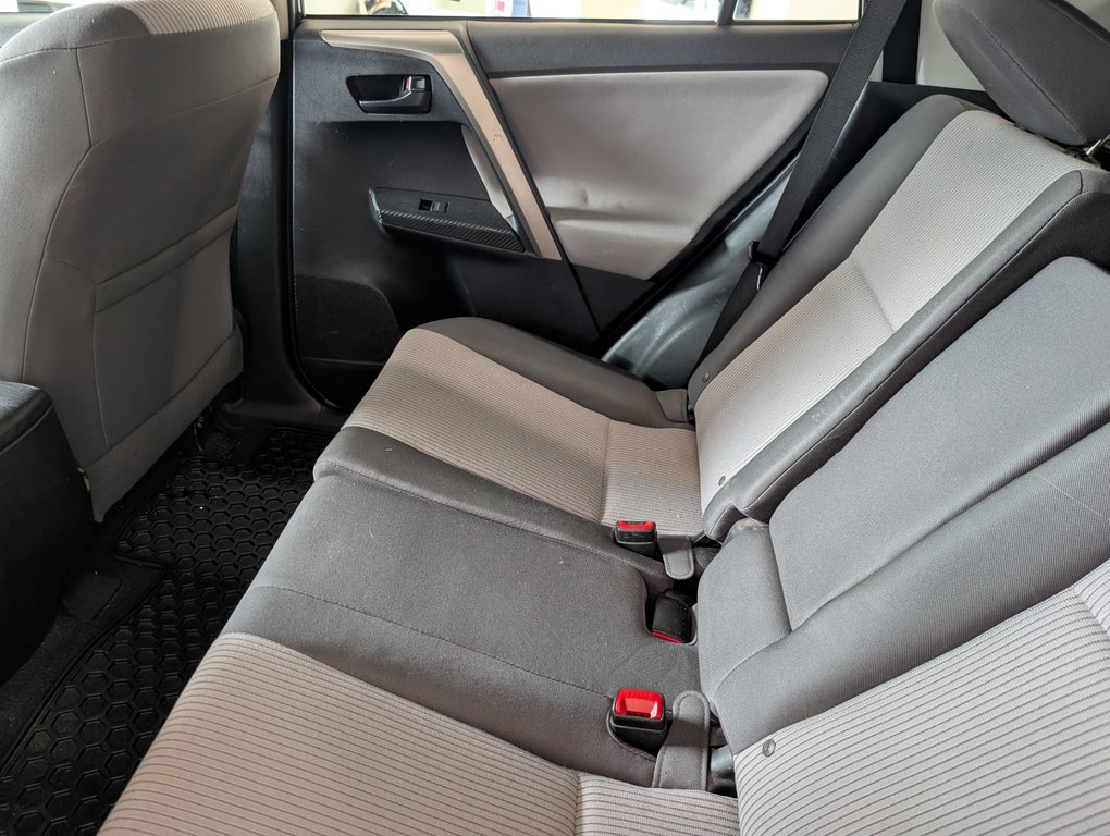 2014 Toyota RAV4 LE in Magog, Quebec - 10 - w1024h768px