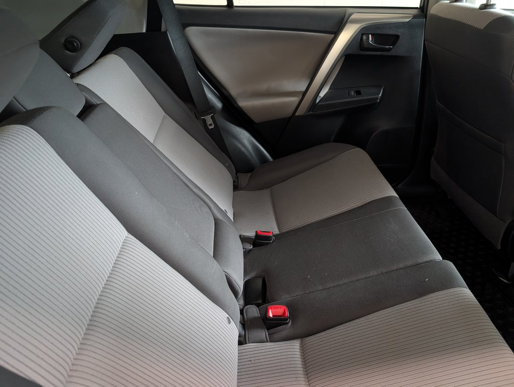 2014 Toyota RAV4 LE in Magog, Quebec - 7 - w1024h768px