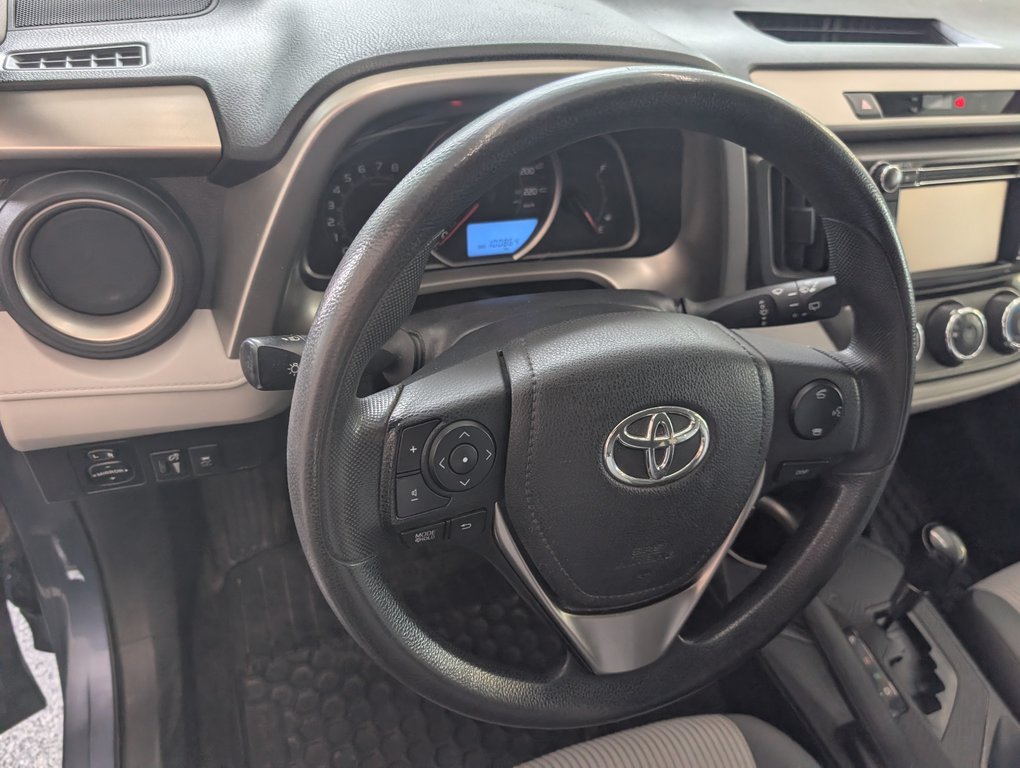 2014 Toyota RAV4 LE in Magog, Quebec - 12 - w1024h768px