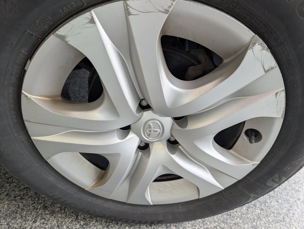 2014 Toyota RAV4 LE in Magog, Quebec - 24 - w1024h768px