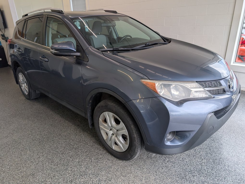 2014 Toyota RAV4 LE in Magog, Quebec - 1 - w1024h768px