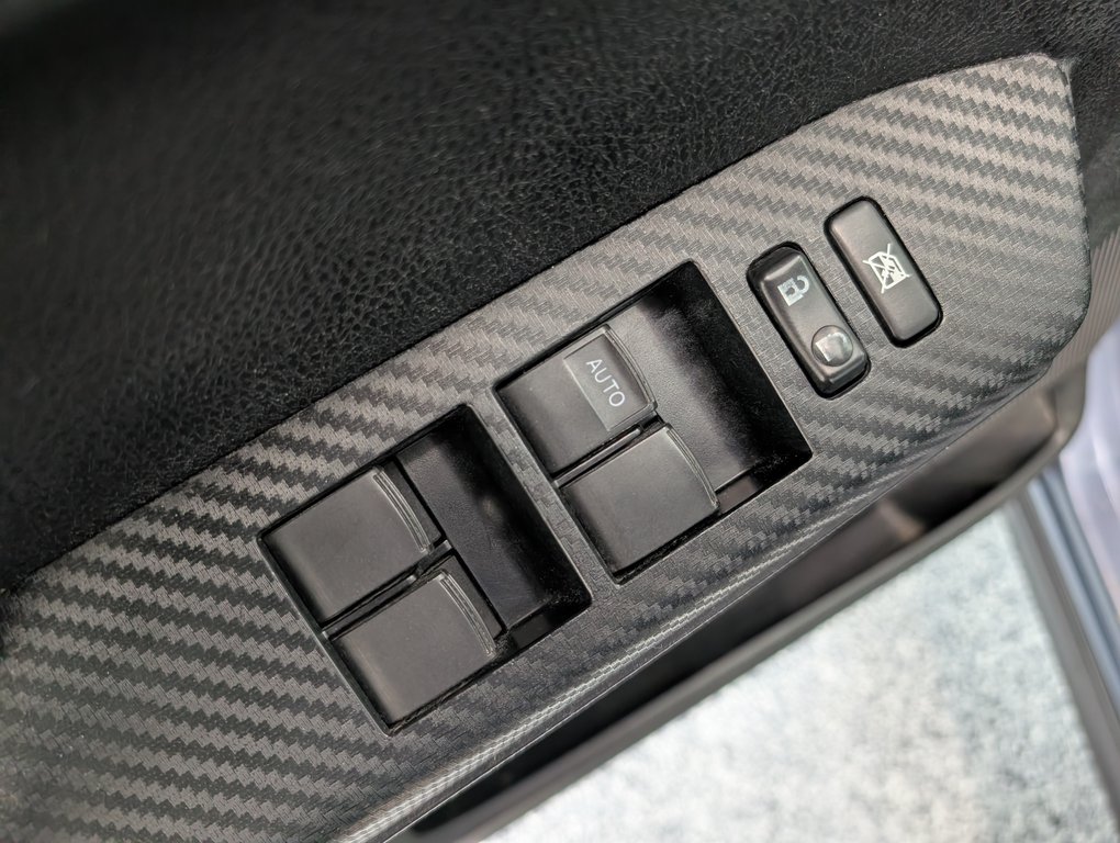 2014 Toyota RAV4 LE in Magog, Quebec - 13 - w1024h768px