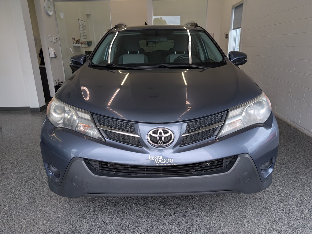 2014 Toyota RAV4 LE in Magog, Quebec - 5 - w1024h768px
