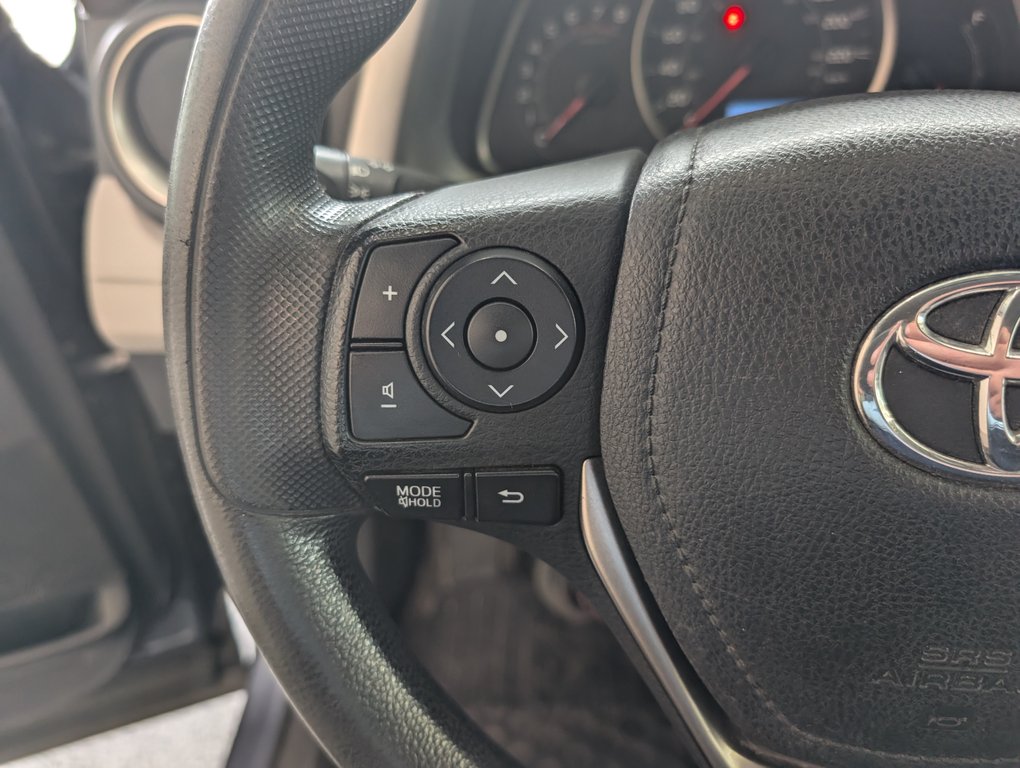 2014 Toyota RAV4 LE in Magog, Quebec - 18 - w1024h768px