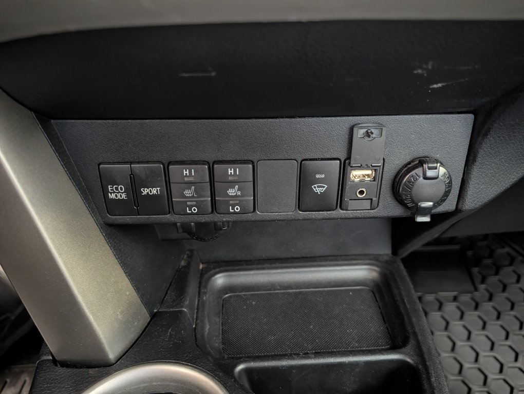 2014 Toyota RAV4 LE in Magog, Quebec - 16 - w1024h768px