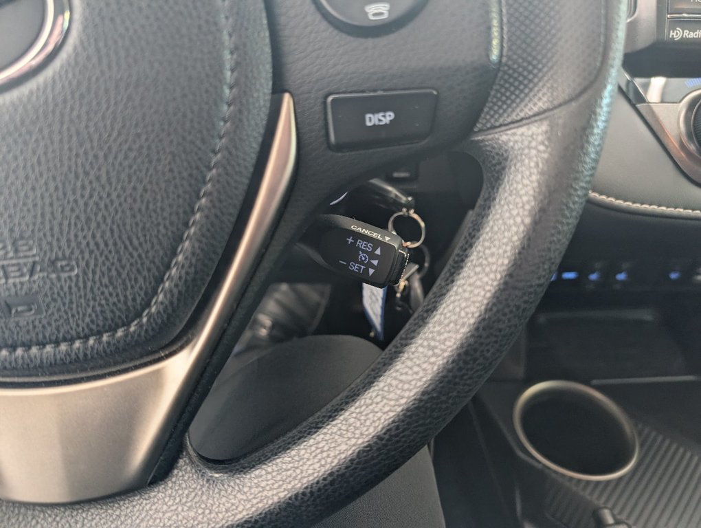 Toyota RAV4 XLE AWD, TOIT, MAGS, 2015 à Magog, Québec - 22 - w1024h768px