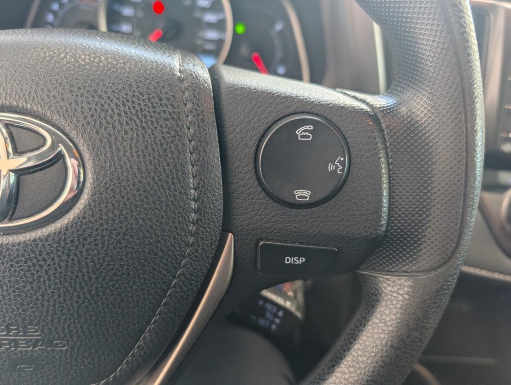 Toyota RAV4 XLE AWD, TOIT, MAGS, 2015 à Magog, Québec - 21 - w1024h768px