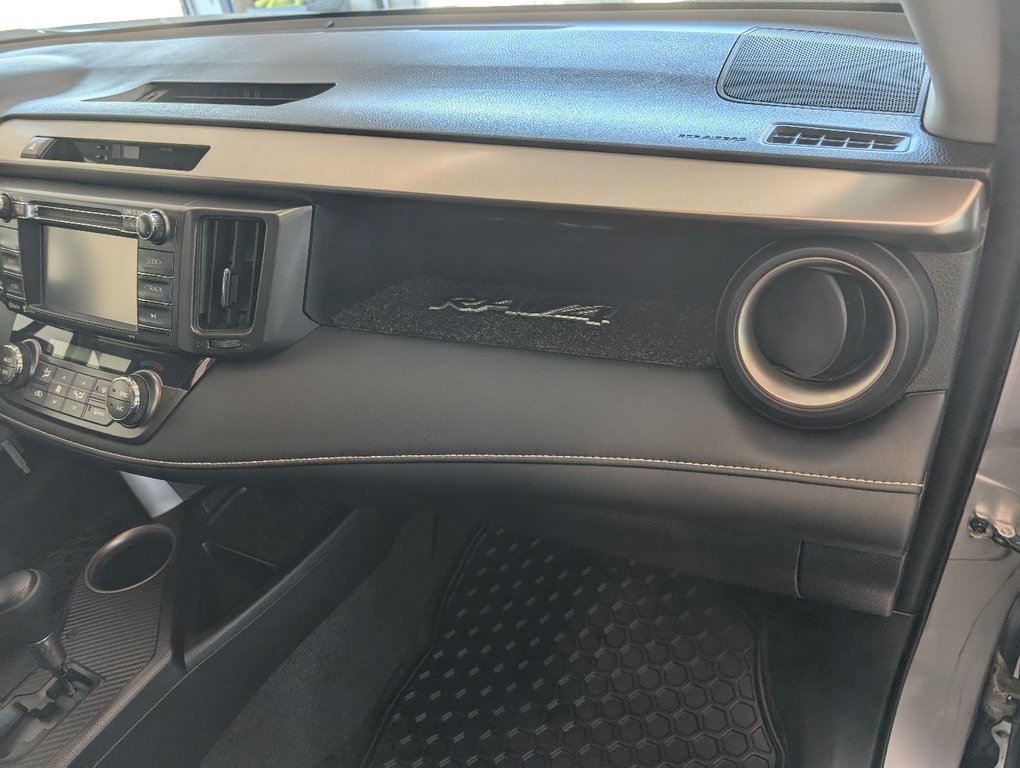 Toyota RAV4 XLE AWD, TOIT, MAGS, 2015 à Magog, Québec - 10 - w1024h768px