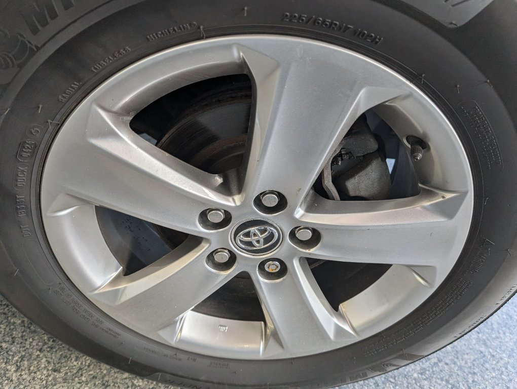 Toyota RAV4 XLE AWD, TOIT, MAGS, 2015 à Magog, Québec - 25 - w1024h768px