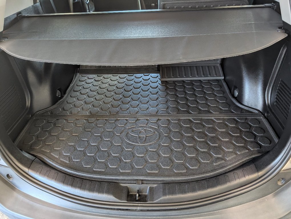 Toyota RAV4 XLE AWD, TOIT, MAGS, 2015 à Magog, Québec - 7 - w1024h768px