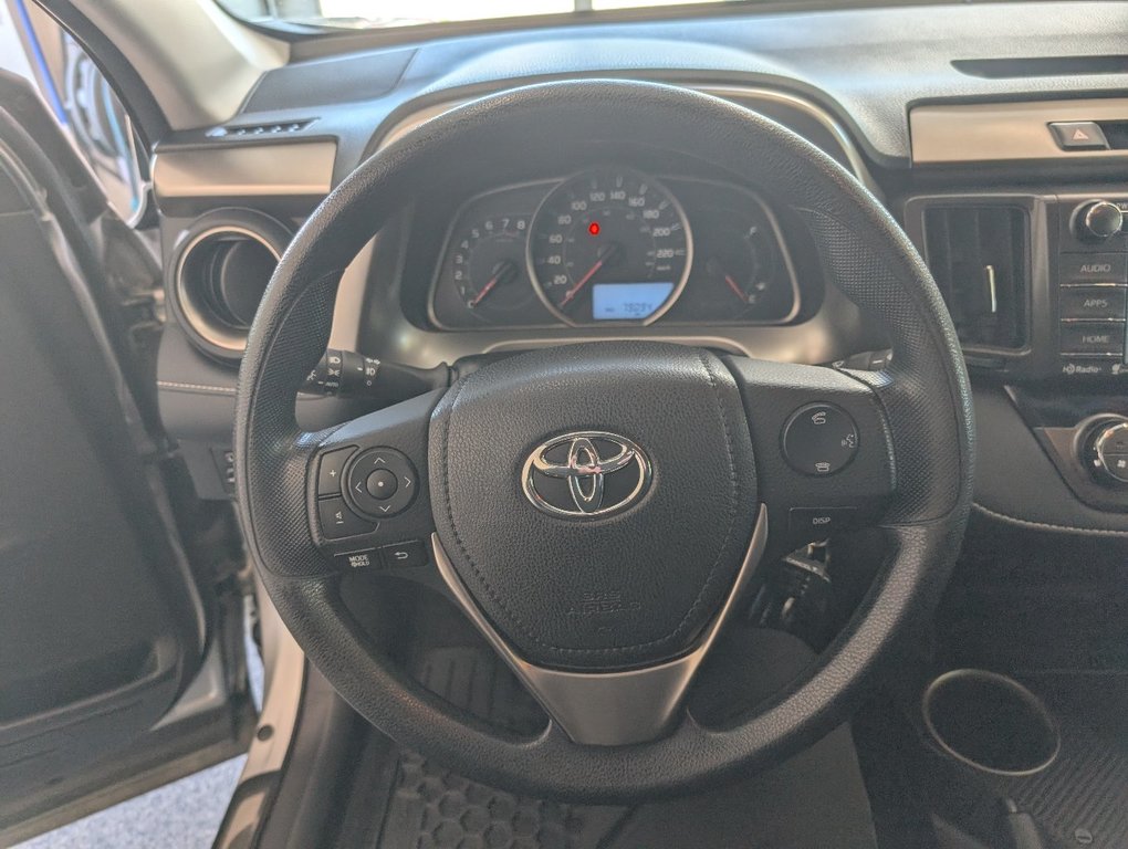 Toyota RAV4 XLE AWD, TOIT, MAGS, 2015 à Magog, Québec - 15 - w1024h768px