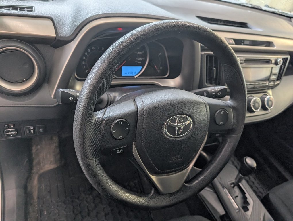 2015 Toyota RAV4 LE AWD in Magog, Quebec - 12 - w1024h768px